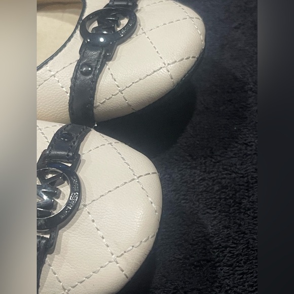 ✨Michael Kors Leather Patent Nude Casual Flats with Black Trim  Size 6.5M✨ - Picture 5 of 8